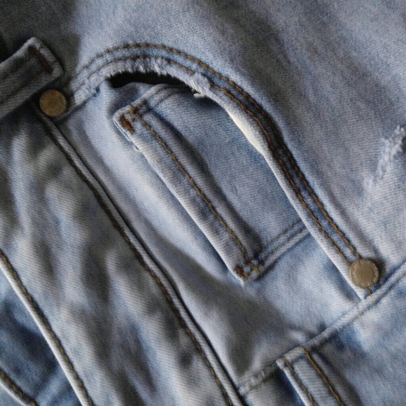 Distressed Frayed Hem Cropped Jeans
